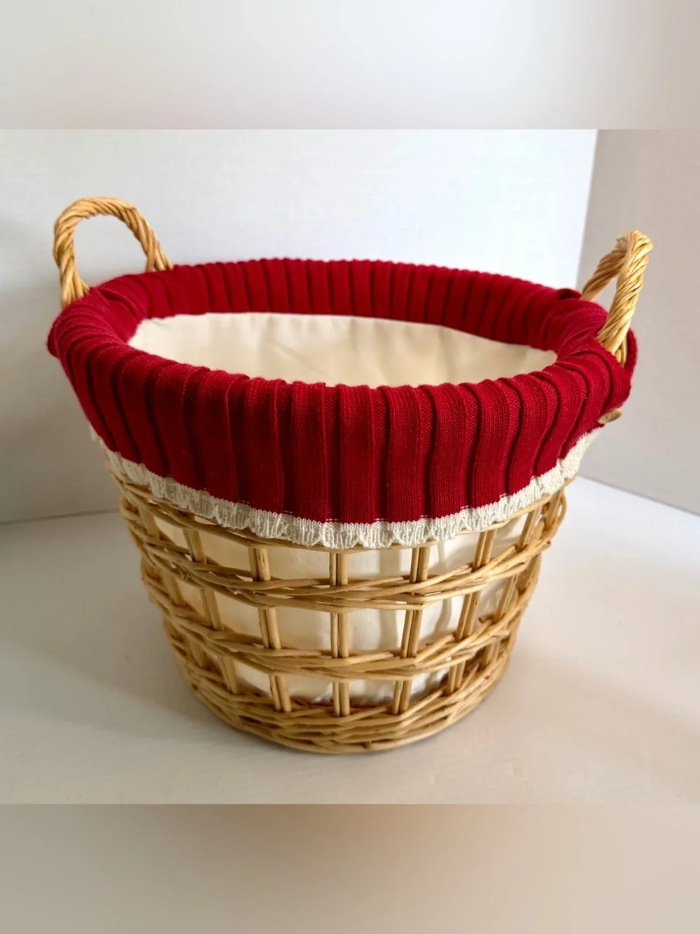 Natural wicker and rattan storage basket w/ fabric liner and knit cuff
